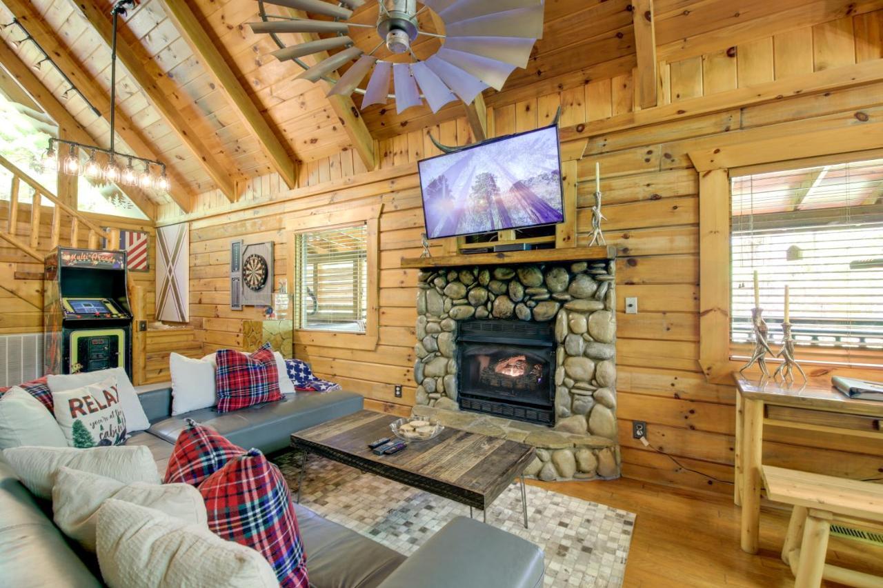 Вилла Gatlinburg Family Cabin With Private Hot Tub And Deck! Экстерьер фото
