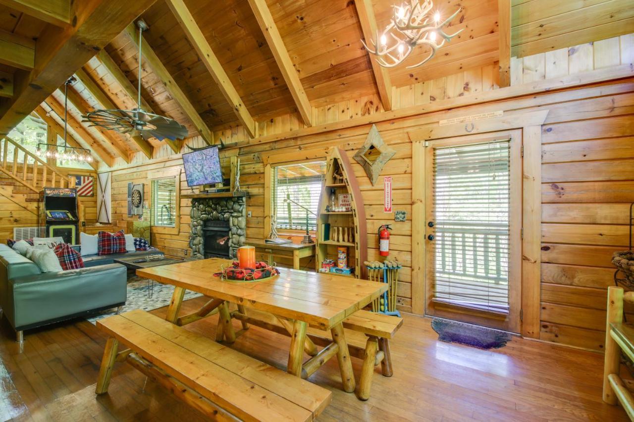 Вилла Gatlinburg Family Cabin With Private Hot Tub And Deck! Экстерьер фото
