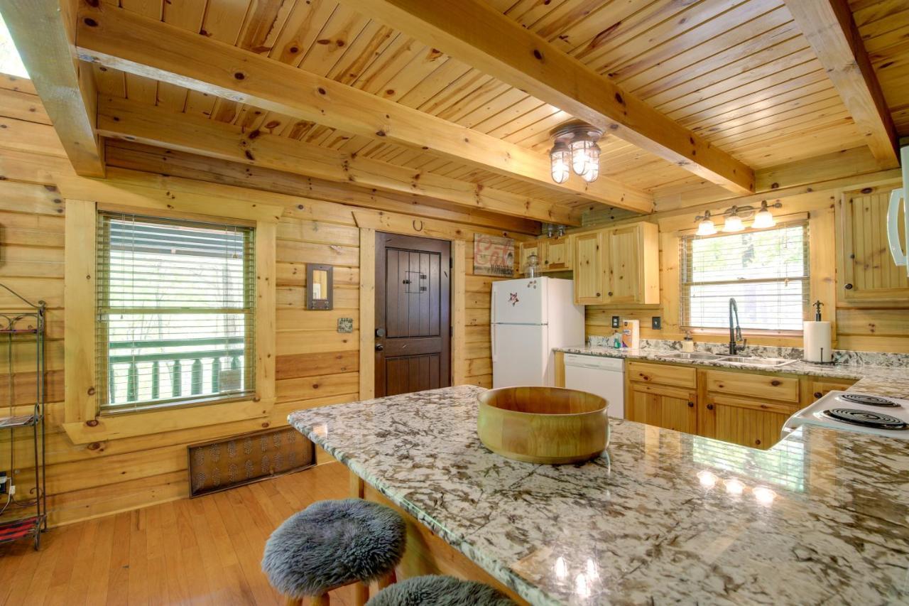 Вилла Gatlinburg Family Cabin With Private Hot Tub And Deck! Экстерьер фото