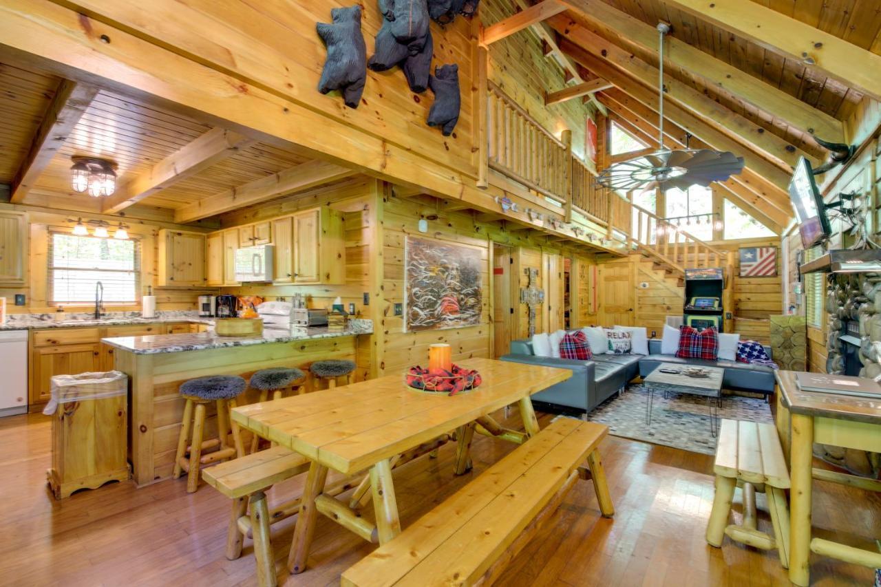 Вилла Gatlinburg Family Cabin With Private Hot Tub And Deck! Экстерьер фото