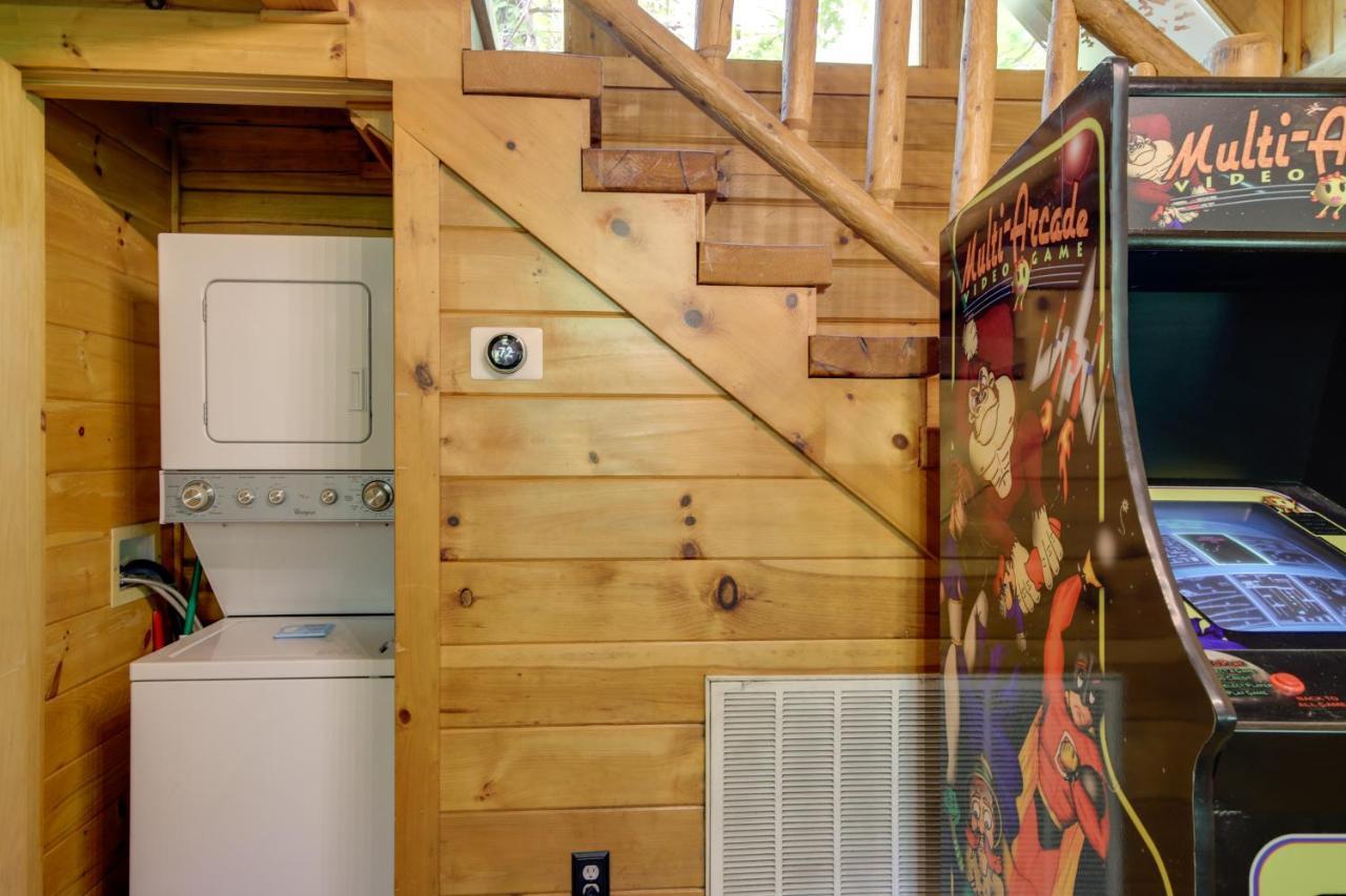 Вилла Gatlinburg Family Cabin With Private Hot Tub And Deck! Экстерьер фото