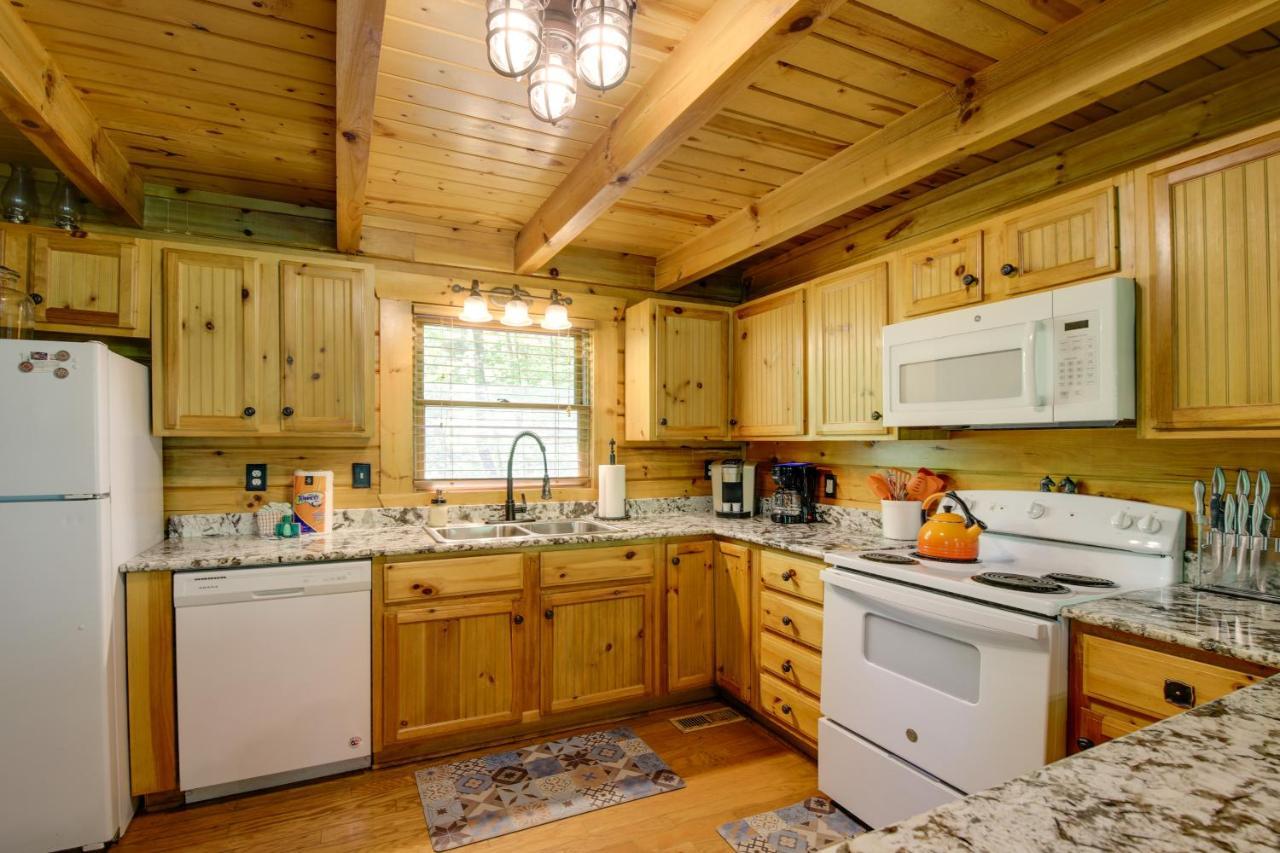 Вилла Gatlinburg Family Cabin With Private Hot Tub And Deck! Экстерьер фото