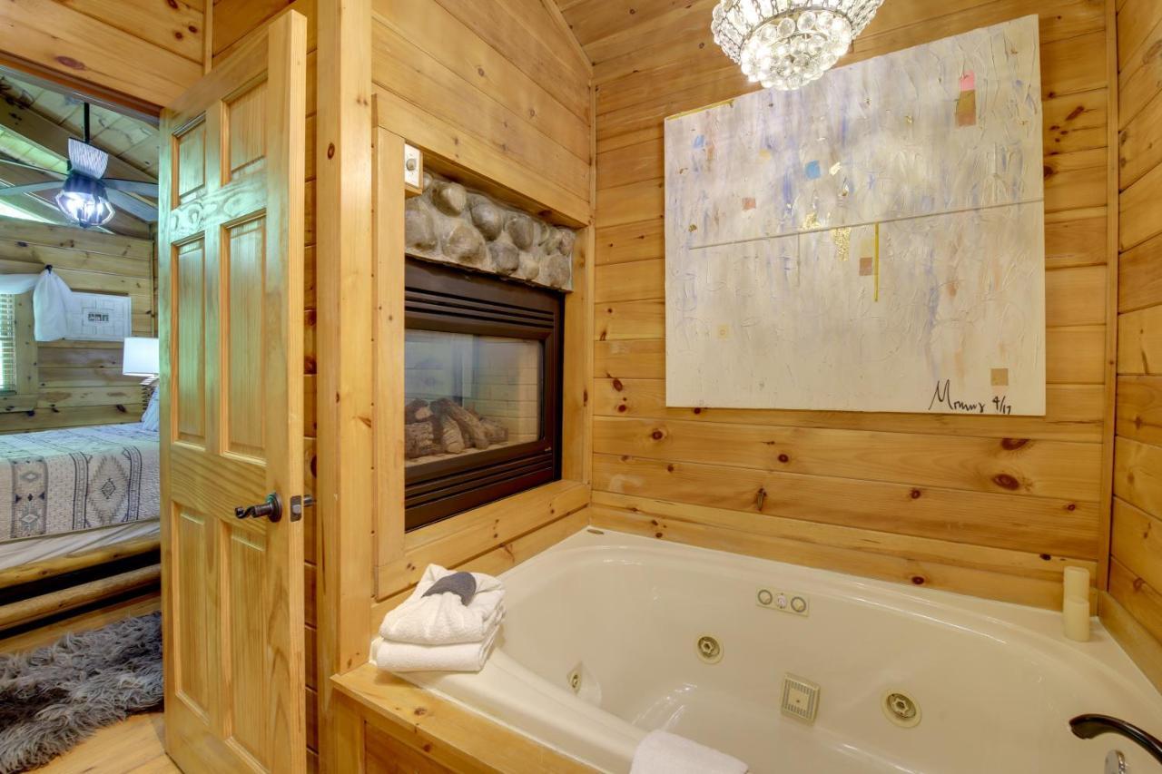 Вилла Gatlinburg Family Cabin With Private Hot Tub And Deck! Экстерьер фото