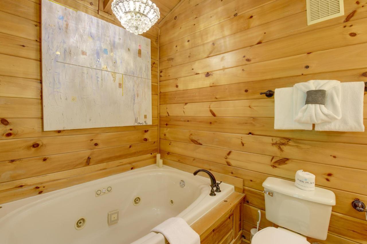 Вилла Gatlinburg Family Cabin With Private Hot Tub And Deck! Экстерьер фото